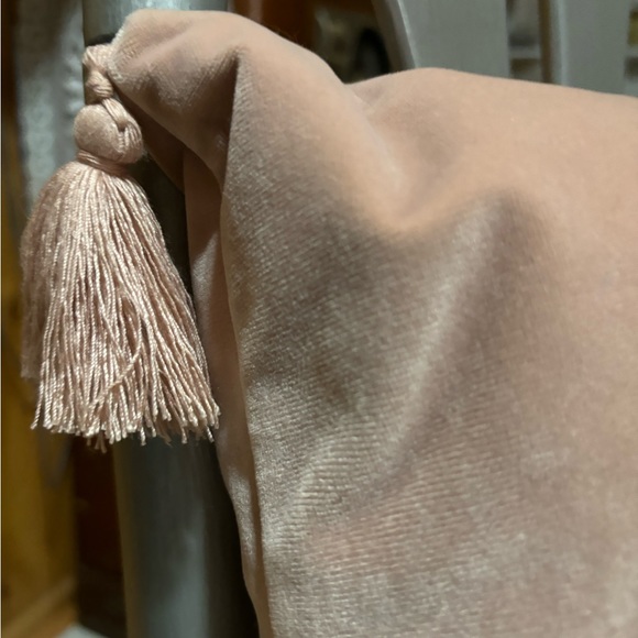 NWOT Kohl’s Pink Pillow with “Ooh La La” in Script - Picture 8 of 8